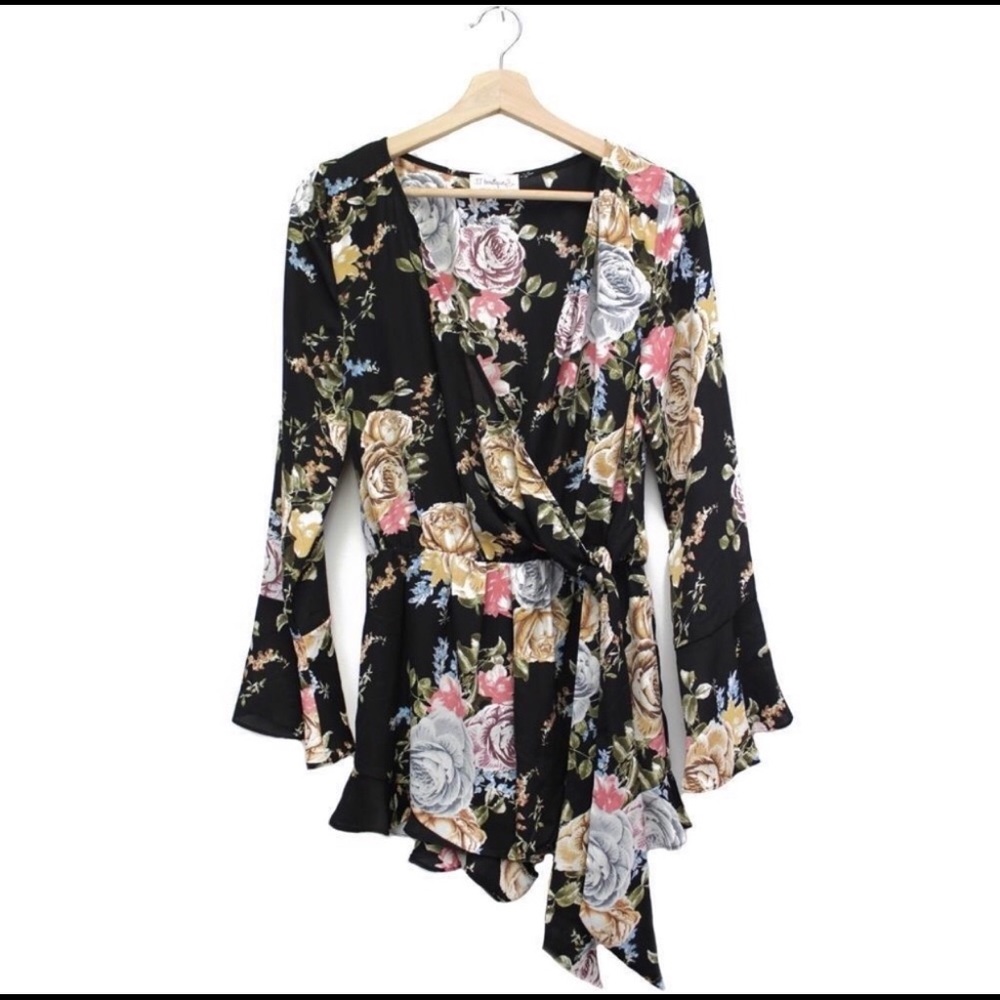 💝 NWT💕 Floral Romper